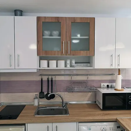 Comfortable Ground Floor Apartment *